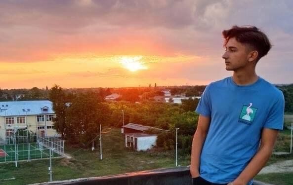 Alături de tânărul Nicu Ifrim, fotbalist la AFC Urleasca