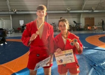 Medalii la Campionatul național și Cupa României la sambo pentru sportivii Maria Naidin și Paul Scurtu, legitimați la CSM Brăila