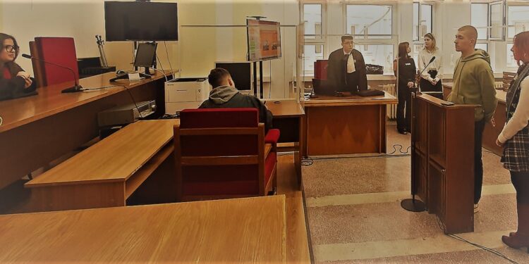 Elevi de la 5 unități de învățământ din municipiul Brăila au fost judecători în procese simulate, inspirate din viața reală