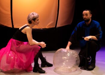 Spectacolul performativ „KOMOREBI. Lumina care se filtrează printre copaci”, pe 3 mai la Teatrul „Maria Filotti” din Brăila