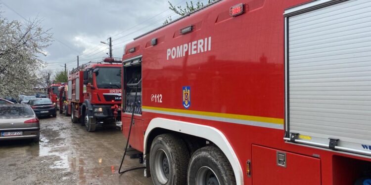 Două incendii pornite de la țigările aprinse căzute pe bunuri inflamabile