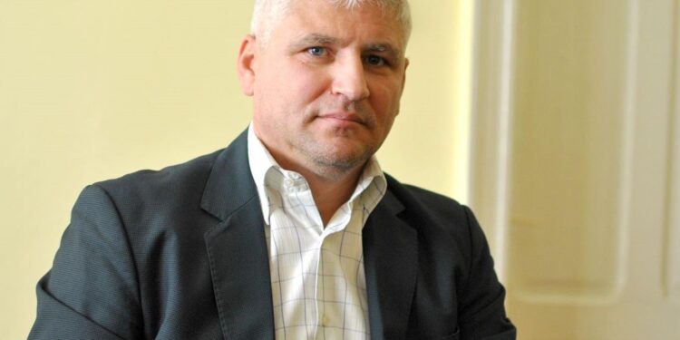 Florin Dobrescu despre atacul la adresa sa lansat de vicepreședintele CJ Ionuț Dobre: În loc să le explice brăilenilor de ce plătesc cea mai scumpă apă din țară, PSD Brăila lansează acuzații false la adresa mea şi încearcă să deturneze atenția de la acest subiect greu de digerat