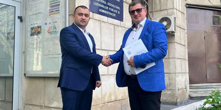 Deputatul Alexandru Popa, a fost alături de primarul din Frecăței, Ionel Bălan, la semnarea unui contract finanțat prin Programul Național de Investiții „Anghel Saligny”