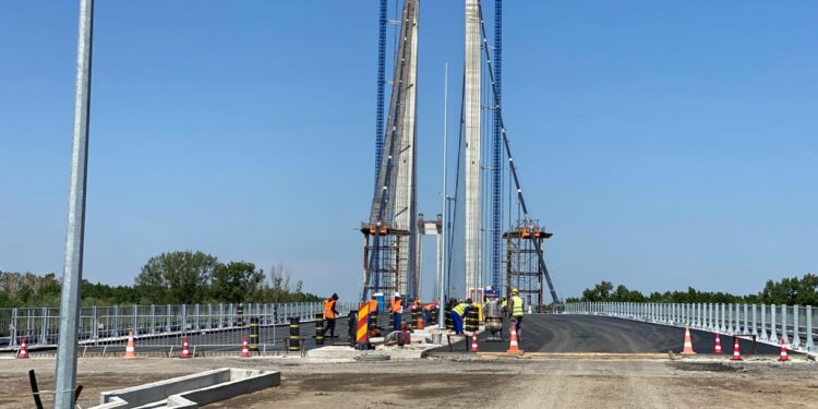 Constructorul Podului Suspendat peste Dunăre speră ca de data aceasta să se conformeze termenului de finalizare anunțat de beneficiar