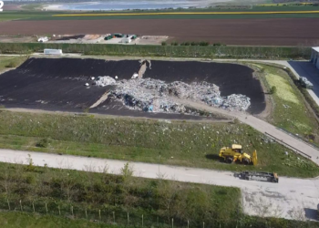 Adin Boboc: Dovada FOTO/VIDEO că administraţia PSD Ianca încalcă legea şi ascunde sute de tone de gunoi într-un depozit ilegal! Platforma staţiei de compost a DSP Ianca, în care s-au investit 700.000 euro din fonduri europene, a fost transformată în groapă de gunoi