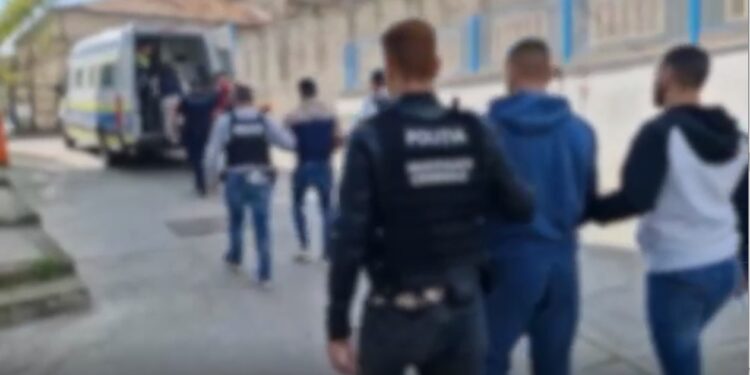 13 percheziții domiciliare în dosarul penal întocmit sub aspectul săvârșirii infracțiunii de tentativă la omor din 29 aprilie a.c.