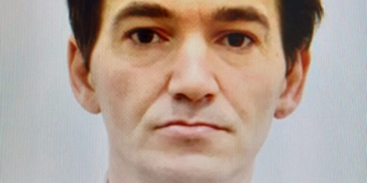 O mamă își caută fiul care a plecat de acasă și nu a mai revenit. L-ați văzut?