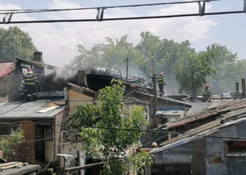 Video: Incendiu care a afectat mai multe locuințe