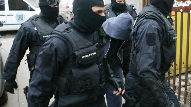 Percheziții domiciliare în județele Brăila, Galaţi, Giurgiu şi Vrancea, inclusiv la trei unităţi de penitenciar, într-o cauză privind săvârșirea infracțiunilor de trafic de droguri de mare risc