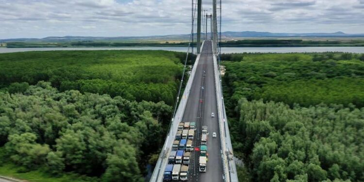 S-au finalizat testele de încercare la Podul suspendat peste Dunăre