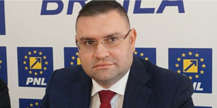 Alexandru Bucălău (PNL): ”Domnul Chiriac preferă să stea şi să aştepte cu mâna întinsă de la alţii, pentru că e mai comod aşa”. Dotări pentru Secția de Pediatrie a Spitalului Județean Brăila în urma campaniei umanitare „Spitale Publice din Bani Privaţi” inițiată de Codin Maticiuc
