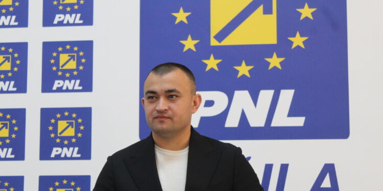 Alexandru Popa spune că nu este cu nimic inferior lui Francisk Chiriac, chiar dacă vine din mediul rural. Președintele liberalilor brăileni îi acuză pe cei doi vicepreședinți ai CJ Brăila că nu au coloană vertebrală