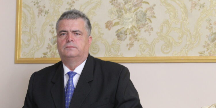 Alexandru Micu acuză managementul defectuos de la ECO SA pentru situația în care a ajuns astăzi societatea. Acesta spune că a fost revocat din funcția de director la aceasta societate pentru că a îndrăznit să dea Primăria Brăila în judecată