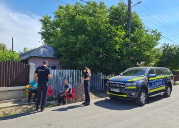 Polițiștii din cadrul Biroului pentru Protecția Animalelor au desfășurat, pe raza localității Tichilești, o acțiune de informare a cetățenilor cu privire la obligațiile ce le revin în calitate de deținători de animale de companie