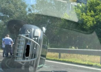 Mașină răsturnată în urma unui accident pe DN22B, între Galați și Brăila