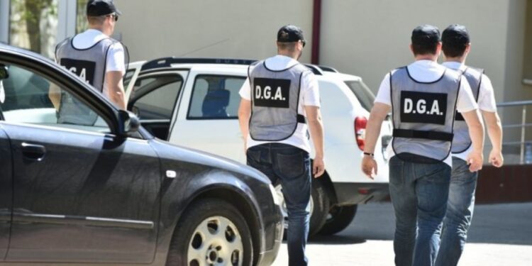 Instructor auto prins în flagrant de ofițerii de poliție din cadrul Direcției Generale Anticorupție – Serviciul Județean Anticorupție Brăila după ce a primit o sumă de bani de la o cursantă