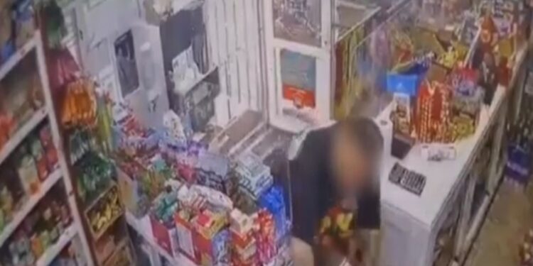 A furat bani dintr-un magazin din cartierul Obor și apoi i-a pierdut la jocuri de noroc