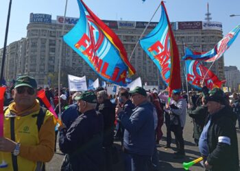 Constructorii protestează împotriva unui guvern care își încalcă propriile angajamente