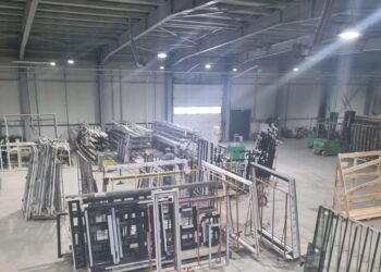 O firmă din Brăila, având ca obiect de activitate „Fabricarea articolelor din material plastic pentru construcții”, amendată de comisarii gărzii de Mediu