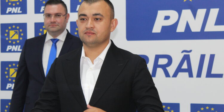 Popa îl contrazice pe Chiriac în ceea ce privește dezvoltarea Brăilei, unde nivelul salariului mediu este cu 22.3% mai mic decât media națională