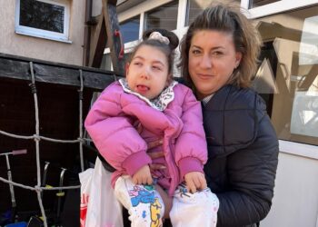 Medicii nu i-au dat nicio șansă „îi bate doar inima și respiră”. O fetiță de 6 anișori sfidează predicțiile doctorilor