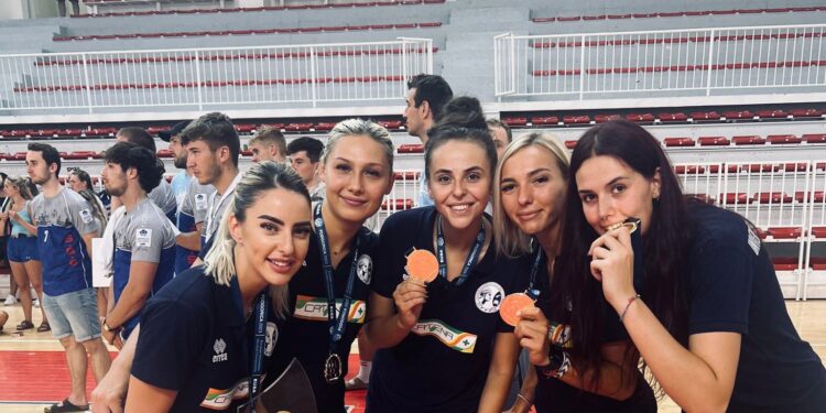 Cinci sportive care au început handbalul la LPS Brăila au făcut parte din locul echipei Univesității ”Ovidius” Constanța, echipă care a câștigat titlul european universitar la feminin