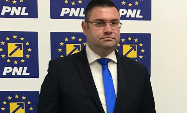 Alexandru Bucălău (PNL): ”Abia în anul 2023 a ajuns lumina şi pe strada primarului Marian Dragomir şi a realizat că autobuzele electrice reprezintă viitorul în ceea ce priveşte transportul public”