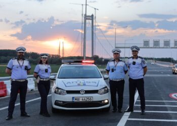 Recomandări ale polițiștilor privind circulația în siguranță pe podul suspendat