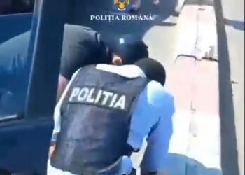 Doi brăileni reținuți pentru furturi din buzunare și poșete în mijloacele de transport