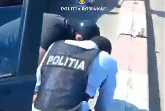 Doi brăileni reținuți pentru furturi din buzunare și poșete în mijloacele de transport