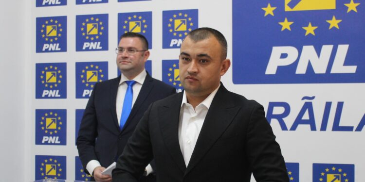 Deputatul Alexandru Popa despre dorința primarului de a acorda titlul de Cetățean de onoare al municipiului Brăila europarlamentarului Mihai Tudose: „Un PSD-ist mic îl premiază pe șefu’, ca să-i arate cât de slugarnic și de obedient este”.
