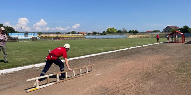Pompierii voluntari de la VARD Brăila și de la SVSU Movila Miresii, pe primul loc la etapa interjudețeană a concursurilor profesionale