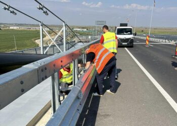 CNAIR dă asigurări că nu este pericol pe Podul suspendat peste Dunăre, dar au început verificările la șuruburile nestrânse de la parapetul podului