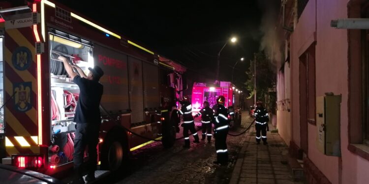 Video: Incendiu la o locuință de pe strada Orientului din municipiul Brăila