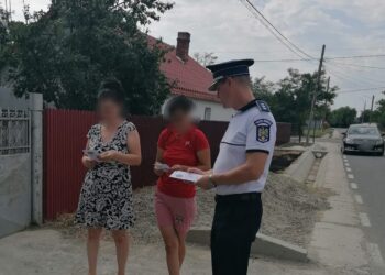 Acțiune de informare a cetățenilor din comuna Bordei Verde, deținători de animale de companie, desfășurată de polițiști