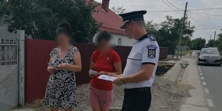Acțiune de informare a cetățenilor din comuna Bordei Verde, deținători de animale de companie, desfășurată de polițiști