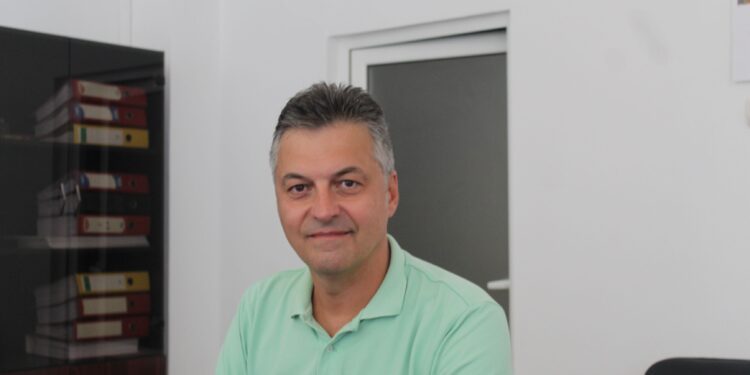 Cătălin Canciu: ”S-a dovedit în ultimul an, că un om politic, care nu are nimic de a face cu educația, și crede că cunoaște totul despre școală, n-a făcut altceva decât că și-a contruit un avatar pe care l-a dirijat nefericit”