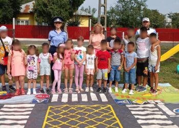 Lecție de siguranță predată de polițiști minorilor din mediul rural 