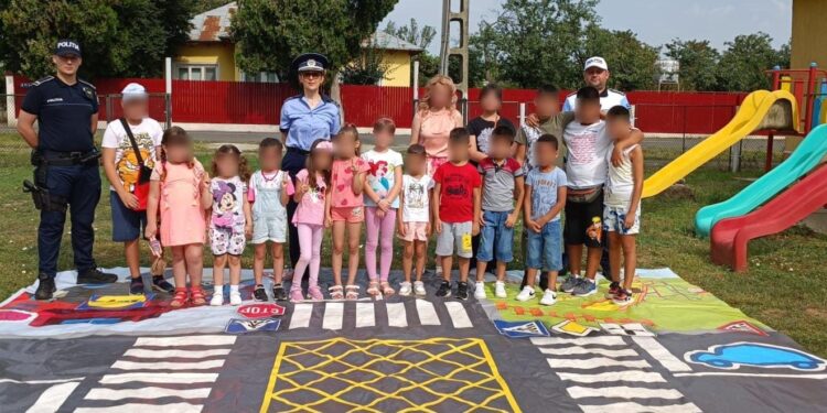 Lecție de siguranță predată de polițiști minorilor din mediul rural 