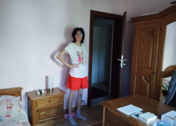 O suferință care durează de 26 de ani poate fi curmată. Drama unei tinere care cântărește numai 38 de kilograme