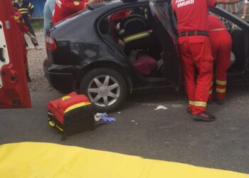 Accident cu două persoane rănite, în localitatea Șendreni