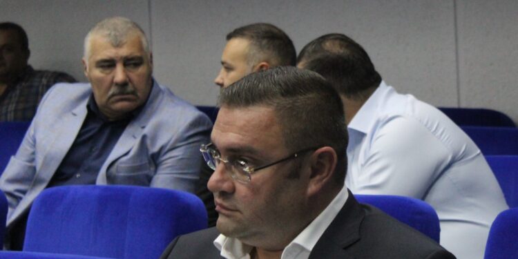 Liberalii au cerut explicații pe tema majorării contribuției CJ Brăila către HC Dunărea, cu suma de 1,2 milioane de lei. Clauza de reziliere a contractului cu Costică Buceschi, în valoare de 20 mii de euro, va fi plătită din fonduri private