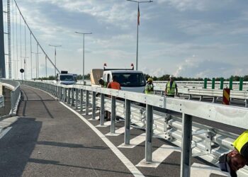 195 de șuruburi slăbite găsite după verificarea făcută la parapetele podului suspendat peste Dunăre pe sensul de mers Brăila – Tulcea