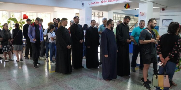 Preoţii şi credincioşii din Arhiepiscopia Dunării de Jos solidari cu semenii aflaţi în suferinţă