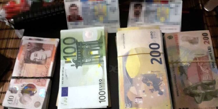 Arestări într-un dosar privind traficul de persoane