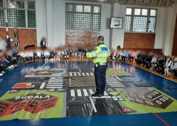 Polițiștii rutieri brăileni printre elevi și preșcolari