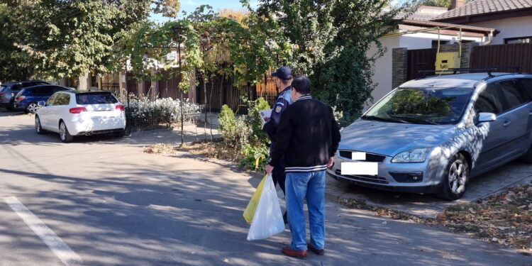 Acțiune de informare a cetățenilor, deținători de animale de companie, desfășurată de polițiști din cadrul Biroului pentru Protecția Animalelor