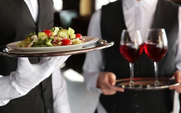 Opt persoane depistate lucrând la un restaurant din Vădeni fără a avea contracte individuale de muncă