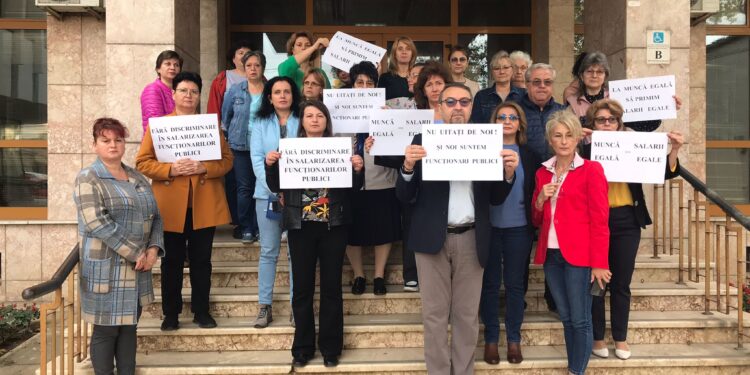Protest spontan joi dimineață la Casa Județeană de Pensii Brăila