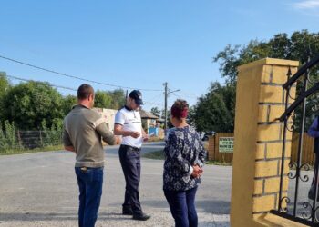 Acțiune de informare a cetățenilor deținători de animale de companie, desfășurată de polițiști în comuna Jirlău